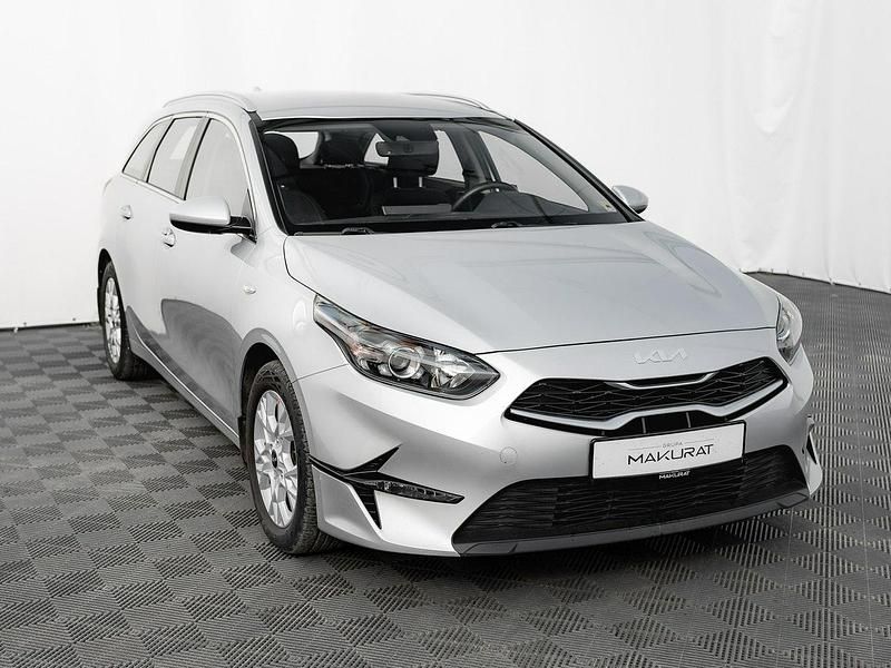 Używany Kia Ceed 160 KM (117 kW) 2022 Srebrny Hatchback