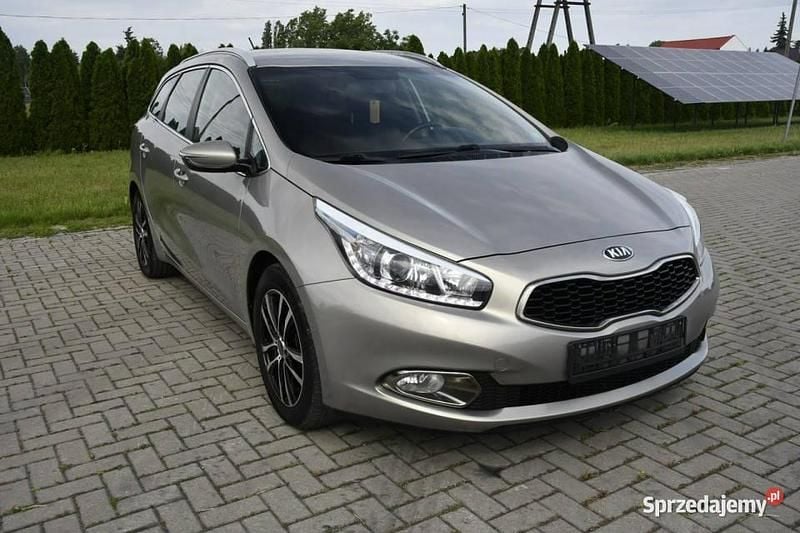 Złoty (metalik) Używany 2012 Kia Ceed Hatchback | 22 900 zł (Uczciwa cena) - Obraz 1/4