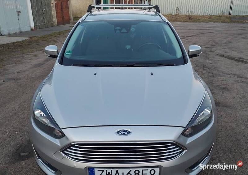 Używany Ford Focus 2017 Srebrny Kombi