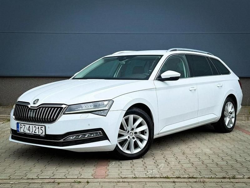 Biały Używany 2020 Skoda Superb Kombi | 80 900 zł (Dobra cena) - Obraz 1/4