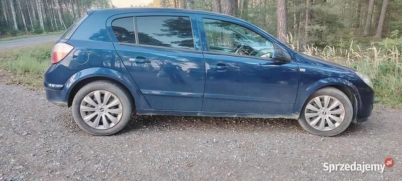 Granatowy Używany 2005 Opel Astra Hatchback | 8500 zł (Uczciwa cena) - Obraz 1/4
