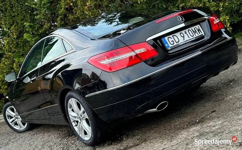 Używany Mercedes E250 2012 Czarny Coupe