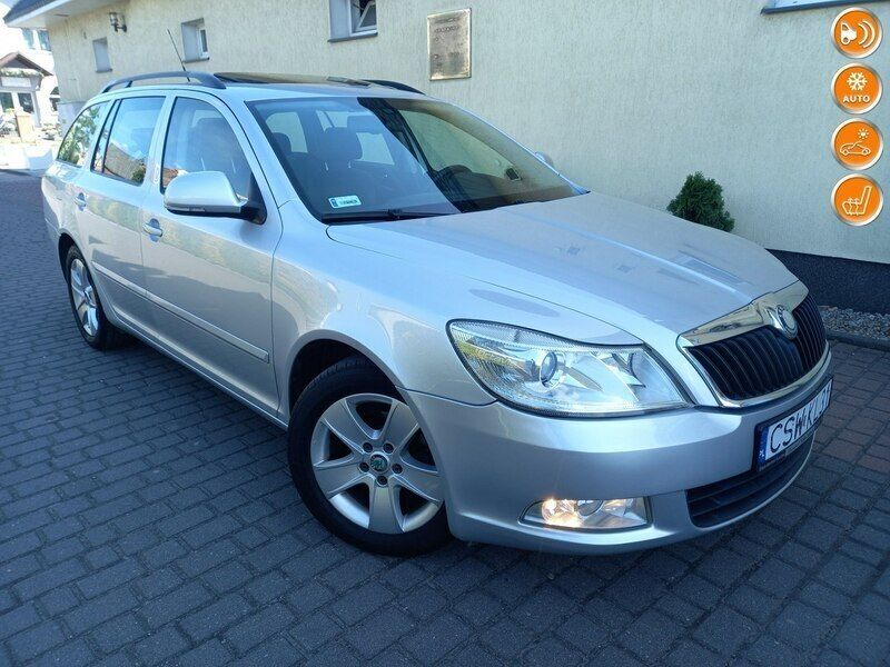 Srebrny (metalik) Używany 2010 Skoda Octavia Kombi | 17 900 zł (Uczciwa cena) - Obraz 1/4