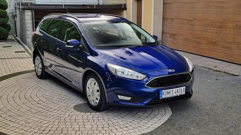 Niebieski ciemny (metalik) Używany 2015 Ford Focus Kombi | 28 900 zł (Dobra cena) - Obraz 1/4