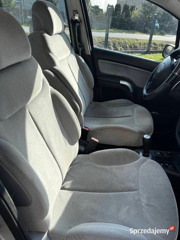 Używany Citroën C3 2004 Srebrny Hatchback