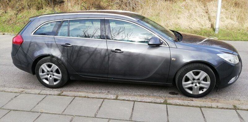 Używany Opel Insignia 160 KM (117 kW) 2009 Grafitowy (metalik) Sedan/Limuzyna