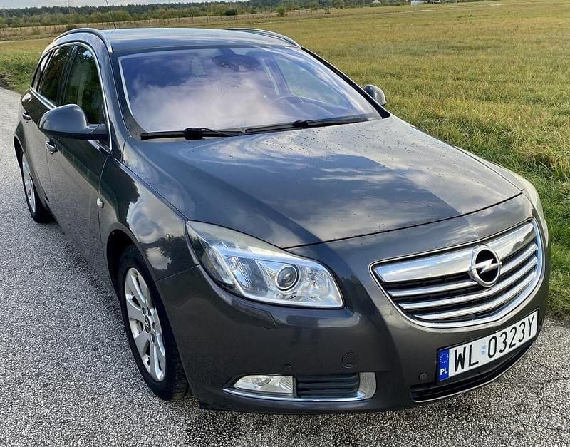Szary Używany 2012 Opel Insignia Cosmo Kombi | 18 900 zł (Dobra cena) - Obraz 1/4