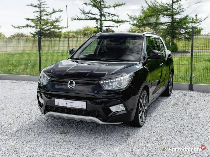Czarny Używany 2015 Ssangyong / KGM Tivoli SUV | 33 810 zł (Uczciwa cena) - Obraz 1/4
