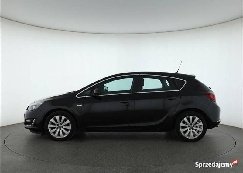 Używany Opel Astra 140 KM (102 kW) 2015 Czarny Hatchback