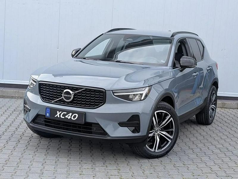 Używany Volvo XC40 197 KM (144 kW) 2023 Szary SUV