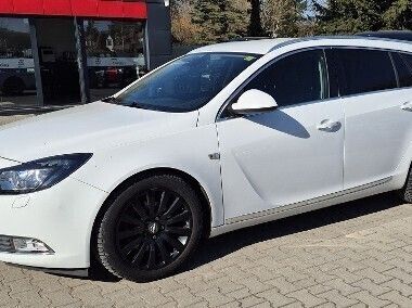 Biały Używany 2012 Opel Insignia Kombi | 18 000 zł (Dobra cena) - Obraz 1/4