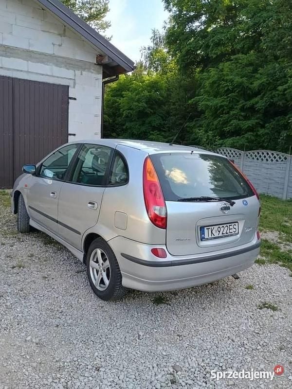 Srebrny Używany 2001 Nissan Almera Tino Minivan | 7500 zł - Obraz 1/4