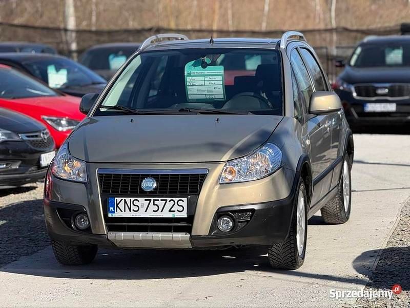 Używany Fiat Sedici 107 KM (78 kW) 2007 Złoty SUV