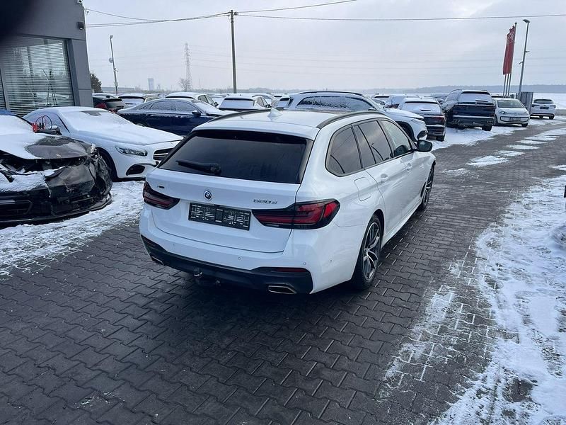 Używany BMW 520 190 KM (139 kW) 2022 Biały Kombi