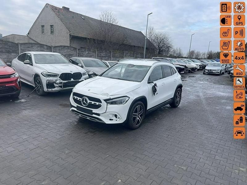 Biały (metalik) Używany 2020 Mercedes GLA250 SUV | 49 900 zł - Obraz 1/4