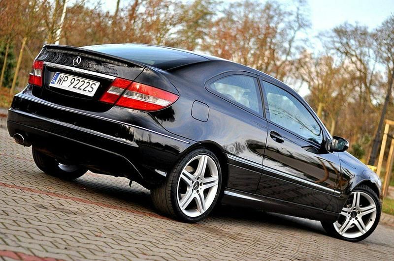 Używany Mercedes CLC200 2010 Czarny Hatchback