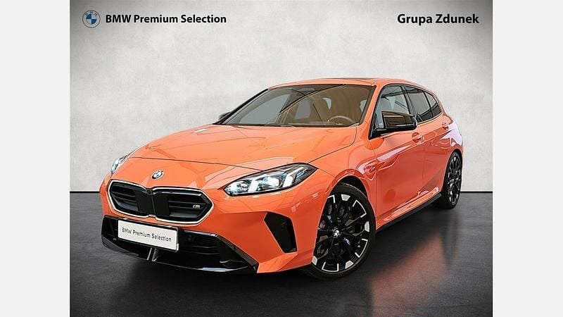 Lakierowanie specjalne bmw individual Używany 2025 BMW M135 Shadowline Hatchback | 249 900 zł - Obraz 1/3