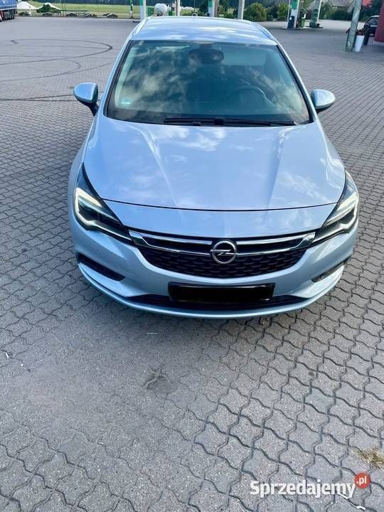 Srebrny Używany 2017 Opel Astra Kombi | 35 900 zł (Uczciwa cena) - Obraz 1/4