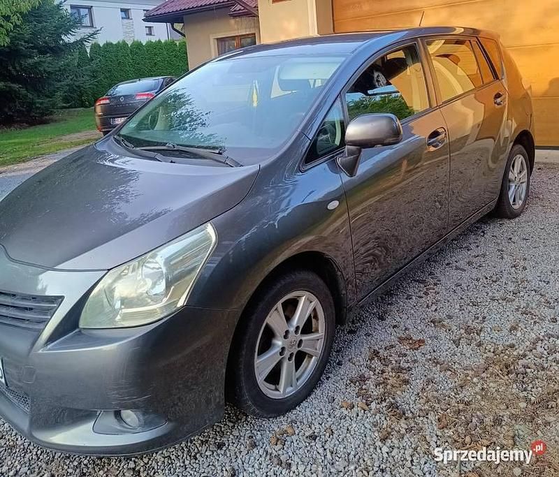 Grafitowy Używany 2009 Toyota Verso Minivan | 14 300 zł (Uczciwa cena) - Obraz 1/4