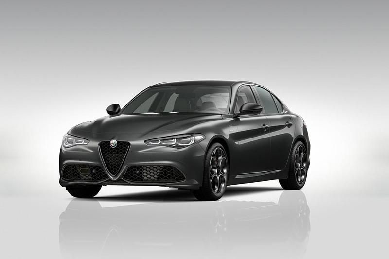 Lakier metalizowany szary vesuvio grey Nowe 2025 Alfa Romeo Giulia Veloce Sedan/Limuzyna | 231 500 zł (Drogi) - Obraz 1/2