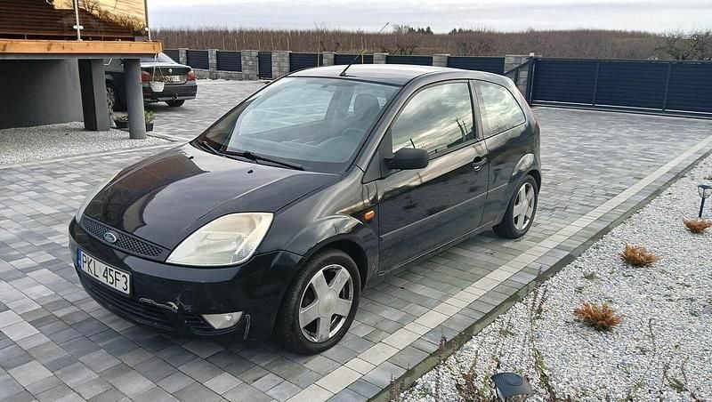 Używany Ford Fiesta 2002 Czarny Hatchback