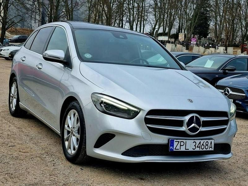Używany Mercedes B200 2020 Srebrny Minivan