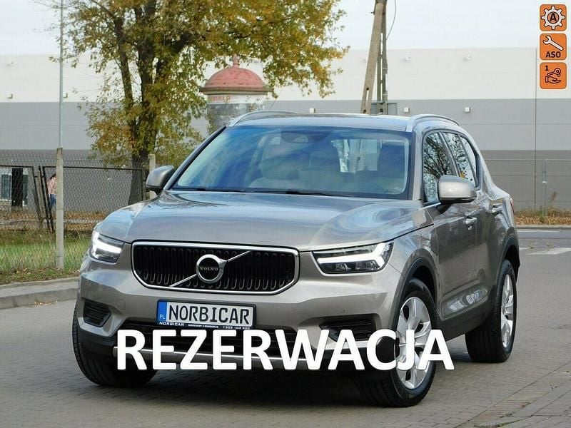 Beżowy (metalik) Używany 2020 Volvo XC40 SUV | 89 980 zł (Uczciwa cena) - Obraz 1/4
