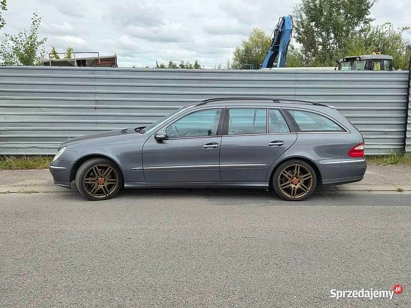 Używany Mercedes E320 Avantgarde 2005 Grafitowy Kombi