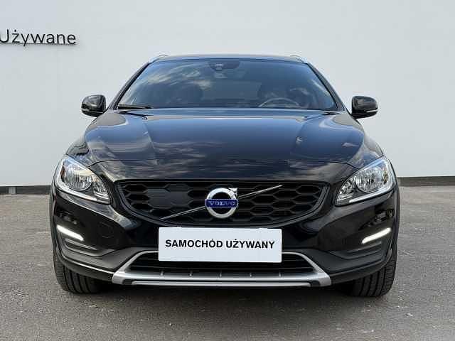 Używany Volvo V60 CC 149 KM (109 kW) 2017 Czarny Kombi