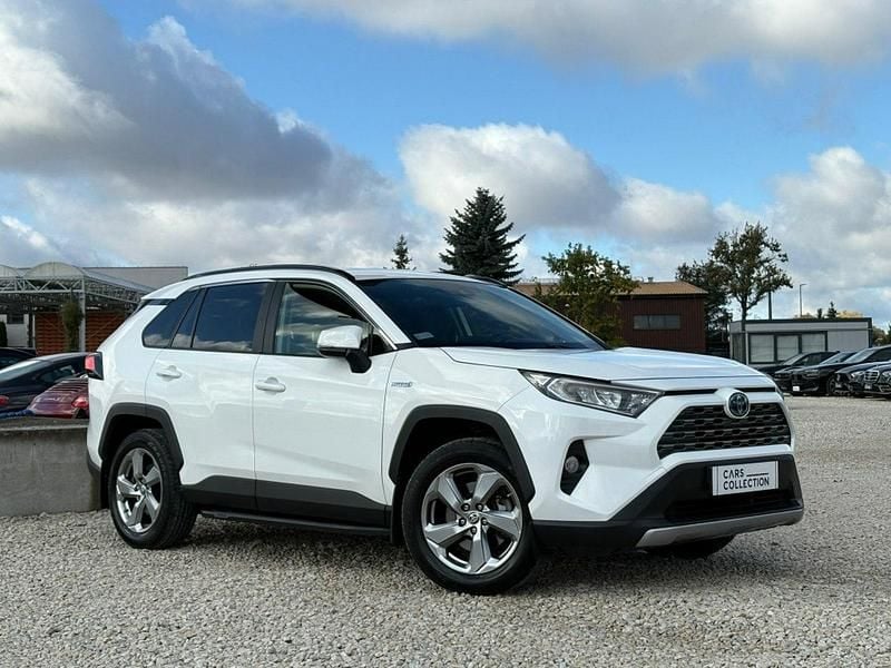 Biały Używany 2020 Toyota RAV4 Hybrid SUV | 119 900 zł (Uczciwa cena) - Obraz 1/4