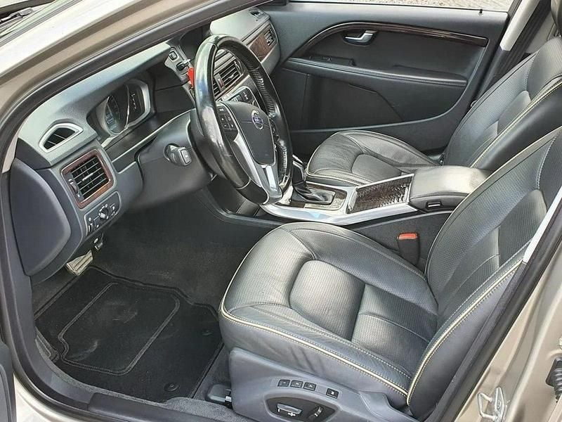 Używany Volvo XC70 Inscription 215 KM (158 kW) 2016 Złoty Kombi