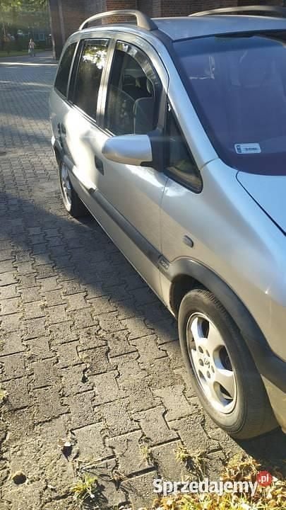 Srebrny Używany 2001 Opel Zafira Minivan | 2500 zł (Dobra cena) - Obraz 1/4
