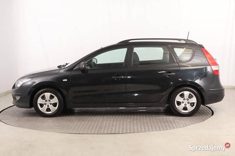 Używany Hyundai i30 2010 Czarny Kombi