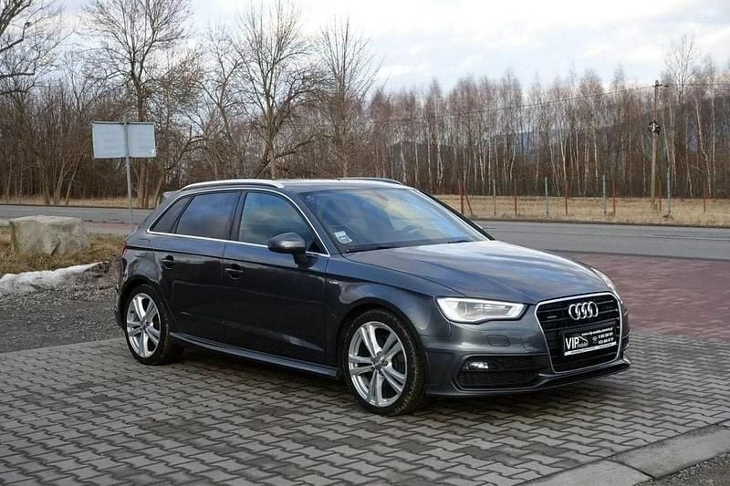 Szary (metalik) Używany 2015 Audi A3 Comfort Sedan/Limuzyna | 51 800 zł - Obraz 1/4