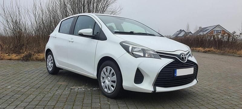 Biały Używany 2015 Toyota Yaris Hatchback | 22 900 zł (Dobra cena) - Obraz 1/4
