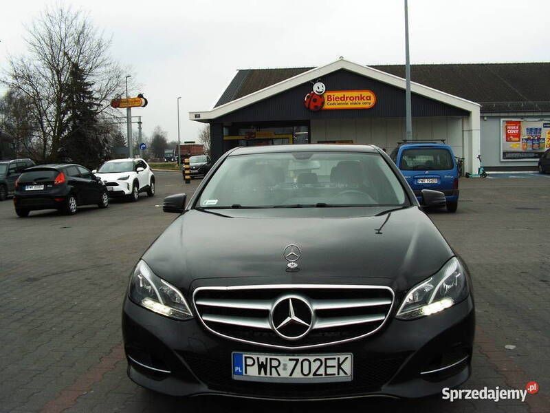 Czarny Używany 2014 Mercedes E250 Sedan/Limuzyna | 56 000 zł - Obraz 1/4