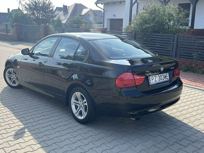 Używany BMW 316 122 KM (89 kW) 2011 Czarny (metalik) Sedan/Limuzyna
