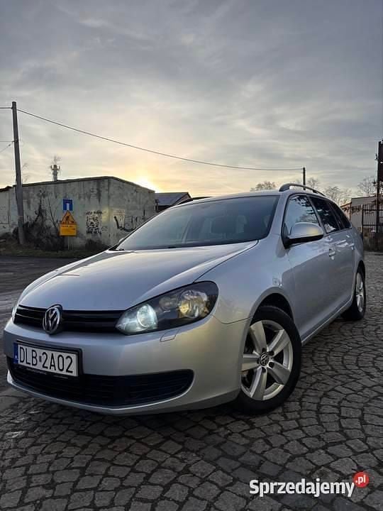 Srebrny Używany 2010 VW Golf Kombi | 12 700 zł (Dobra cena) - Obraz 1/4