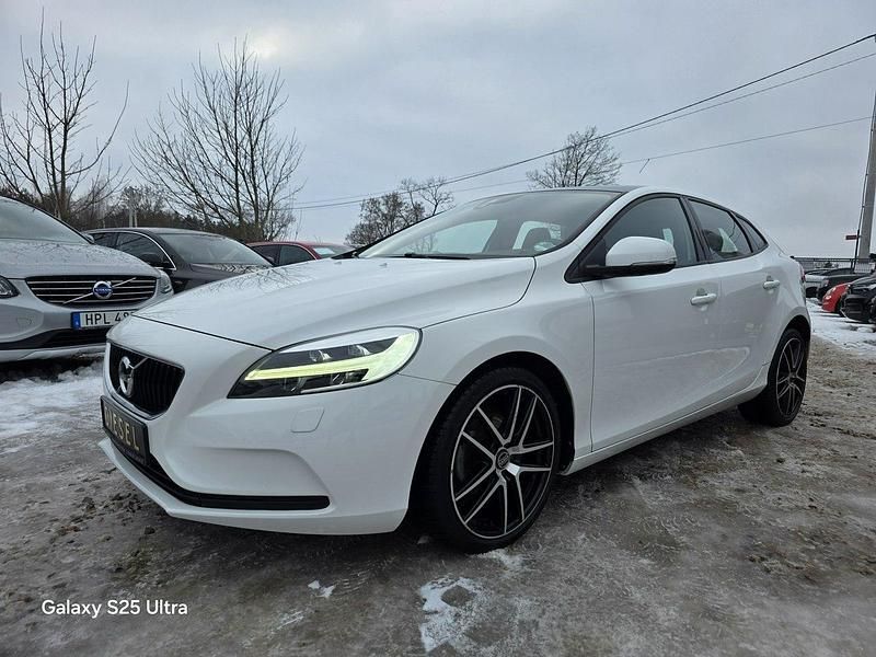 Używany Volvo V40 120 KM (88 kW) 2017 Biały Hatchback