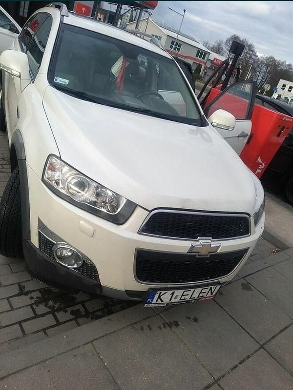 Biały Używany 2012 Chevrolet Captiva SUV | 24 500 zł (Super Cena) - Obraz 1/4