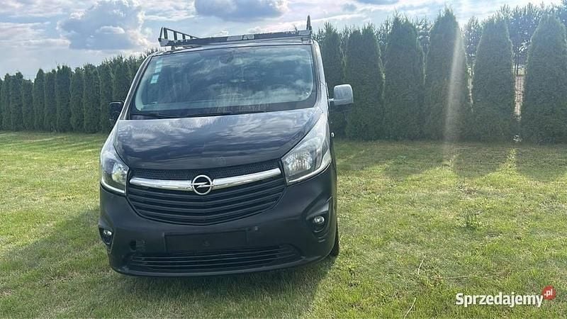 Czarny Używany 2015 Opel Vivaro Van | 38 500 zł - Obraz 1/4
