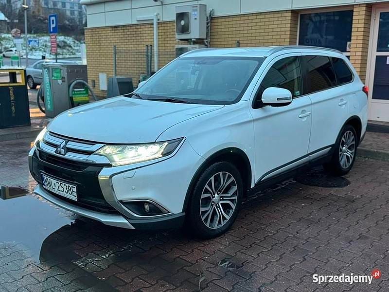 Biały Używany 2017 Mitsubishi Outlander SUV | 49 700 zł (Super Cena) - Obraz 1/4