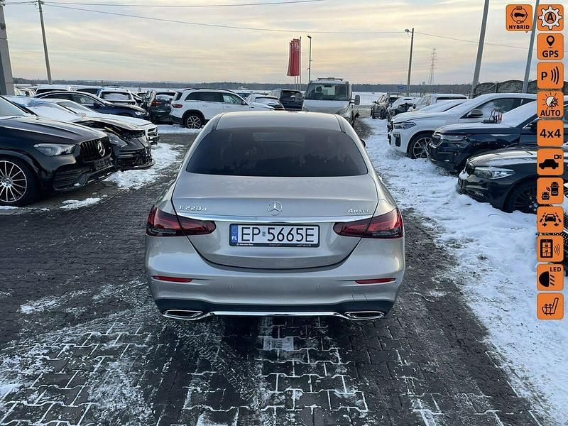 Używany Mercedes E220 AMG line 200 KM (147 kW) 2023 Złoty (metalik) Sedan/Limuzyna