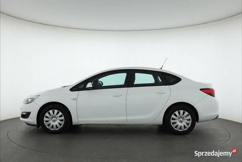 Używany Opel Astra 2016 Biały Sedan/Limuzyna