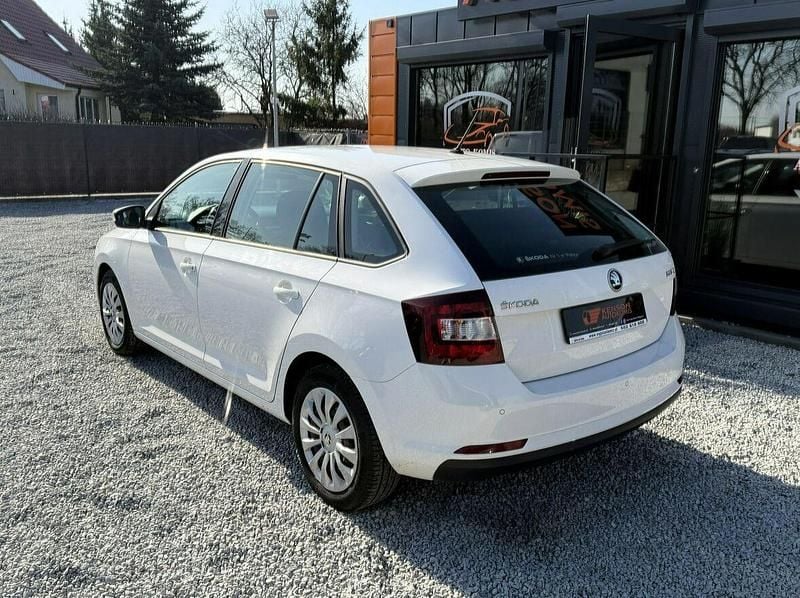 Używany Skoda Rapid 90 KM (66 kW) 2018 Biały Hatchback