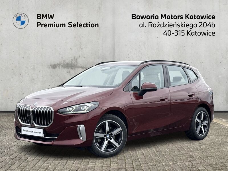 Czerwony piemont metalizowany Używany 2024 BMW 218 Active Tourer Luxury Line Minivan | 119 900 zł (Dobra cena) - Obraz 1/3