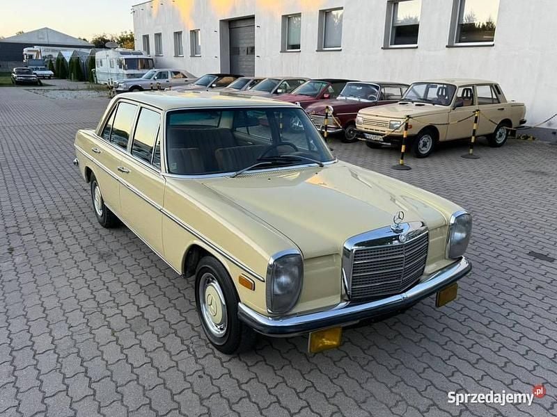 Żółty Używany 1970 Mercedes W115 Sedan/Limuzyna | 32 000 zł - Obraz 1/4
