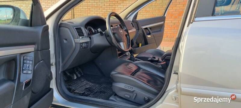 Używany Opel Vectra Cosmo 2007 Srebrny Kombi