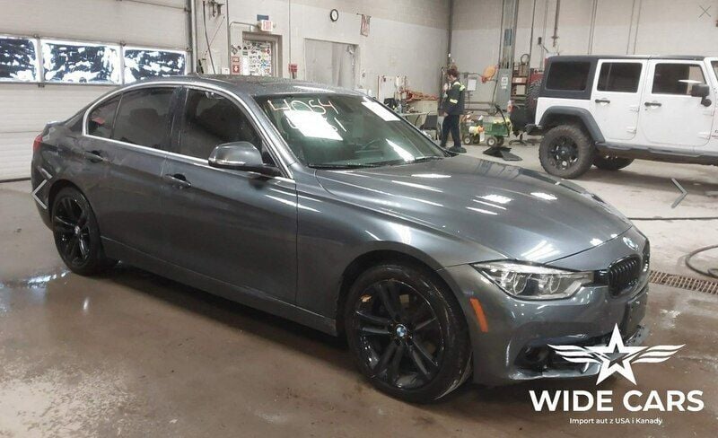 Szary (metalik) Używany 2017 BMW 330 Sedan/Limuzyna | 39 100 zł - Obraz 1/4