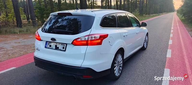 Biały Używany 2012 Ford Focus Kombi | 17 500 zł (Uczciwa cena) - Obraz 1/4